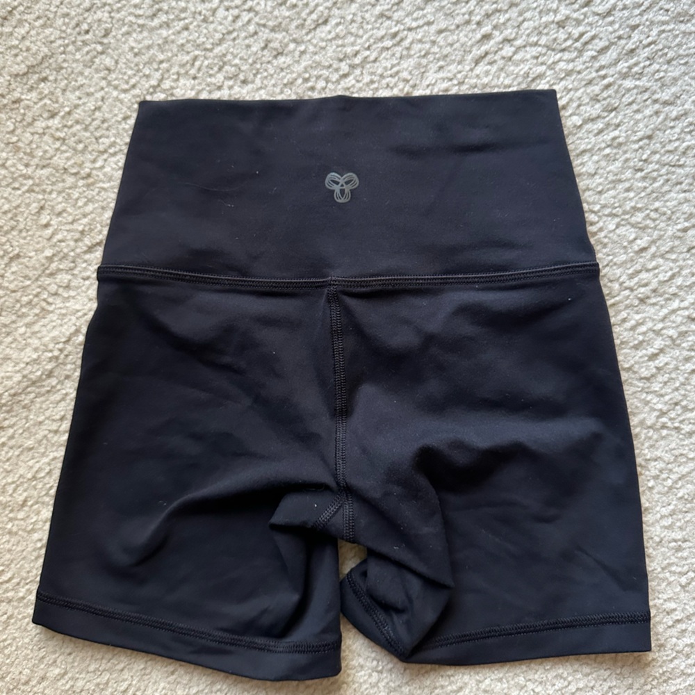 Aritzia Black High-Waist Athletic Bike Shorts